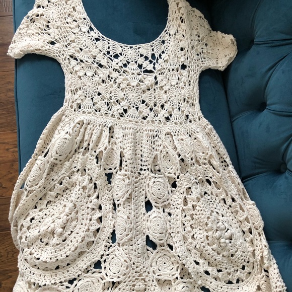 Hand-crocheted mini dress knitted and knotted - Picture 3 of 4